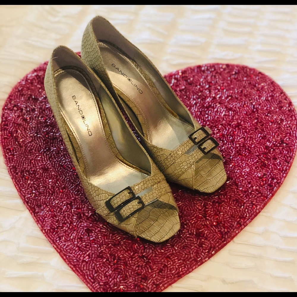 Bandolino snake print open toe classic pumps
